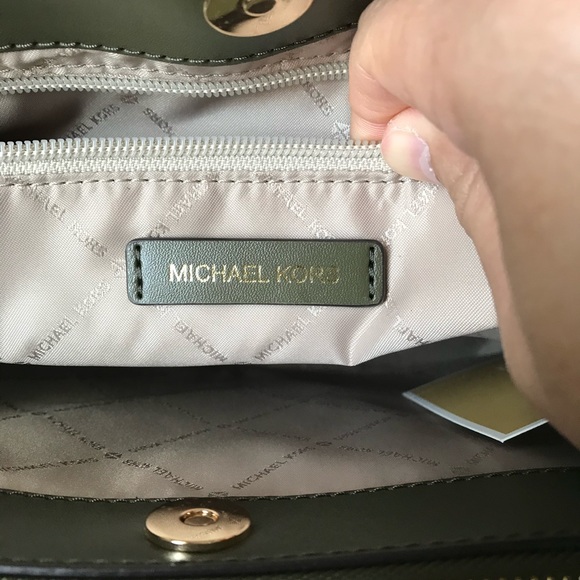 🌼Michael Kors Purse - Picture 11 of 11